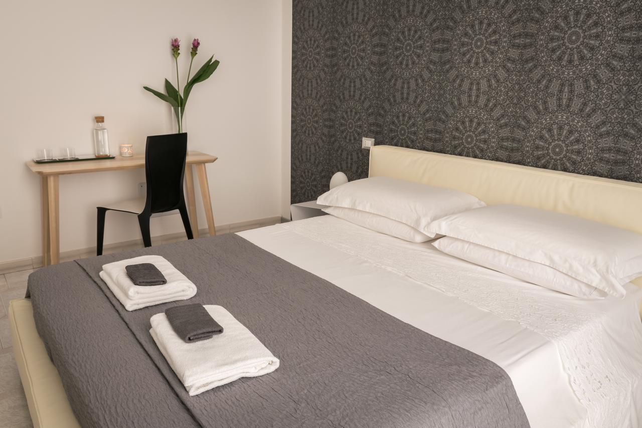 B&B Le Giravolte เลชเช ภายนอก รูปภาพ